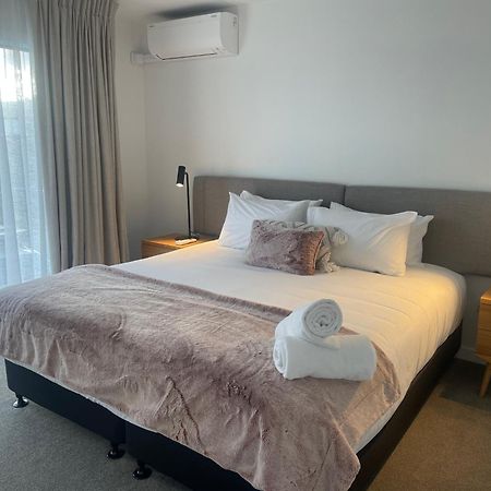 Alpine Junction Townhouse Apartments, Lodge & Hotel Wanaka Bagian luar foto