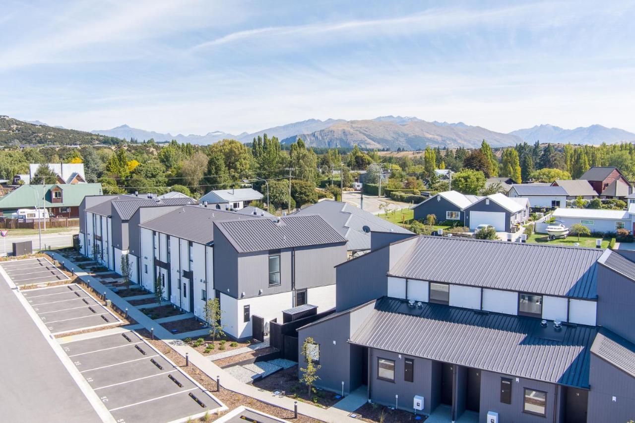 Alpine Junction Townhouse Apartments, Lodge & Hotel Wanaka Bagian luar foto