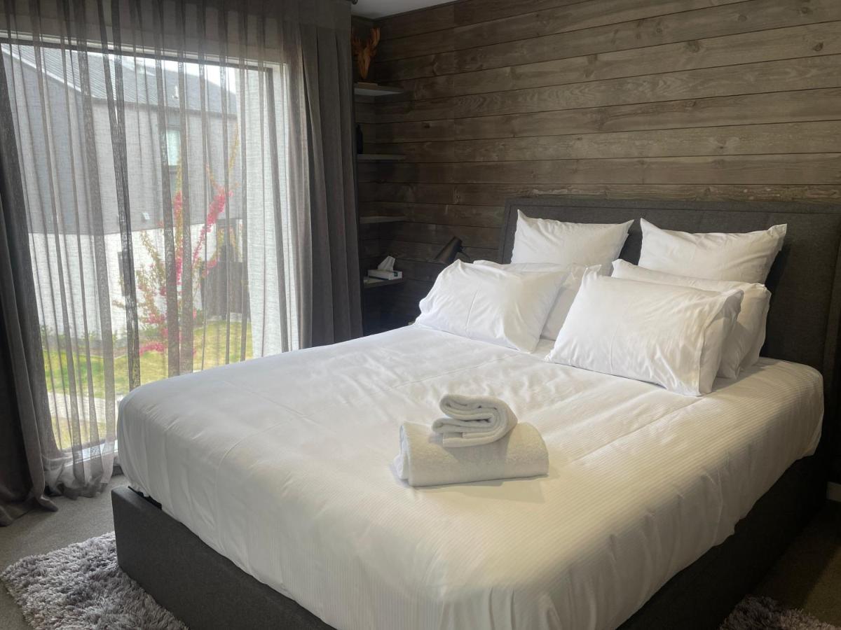 Alpine Junction Townhouse Apartments, Lodge & Hotel Wanaka Bagian luar foto
