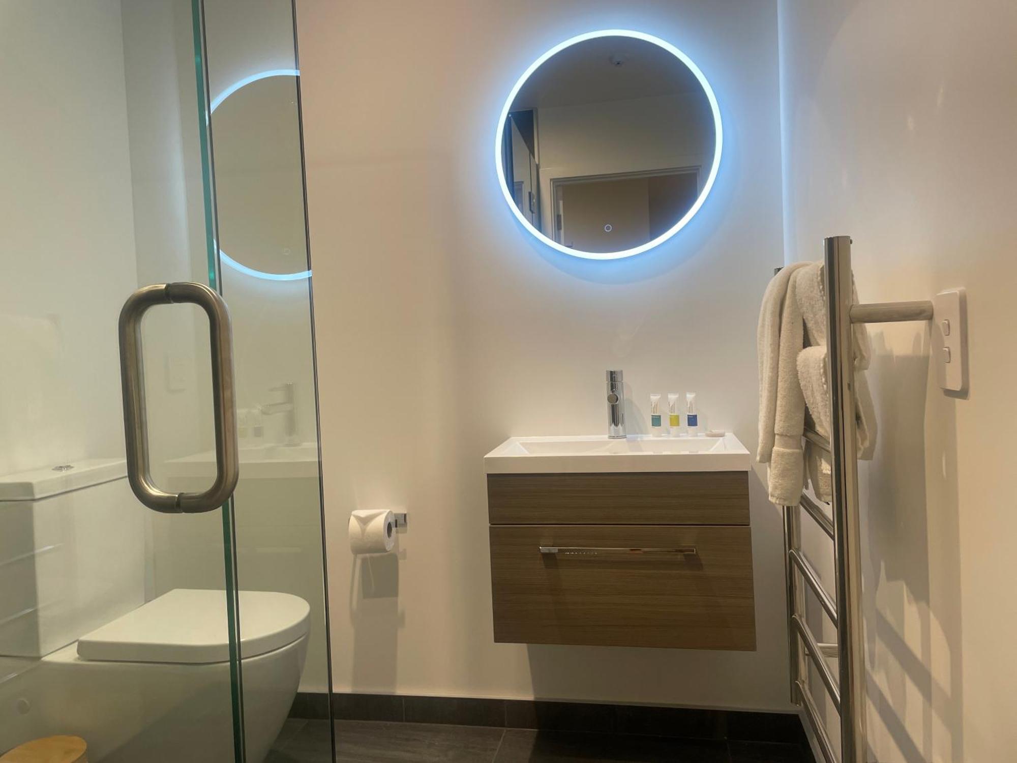 Alpine Junction Townhouse Apartments, Lodge & Hotel Wanaka Bagian luar foto
