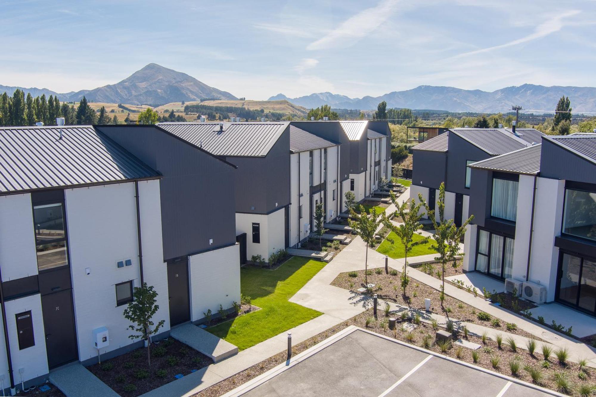 Alpine Junction Townhouse Apartments, Lodge & Hotel Wanaka Bagian luar foto
