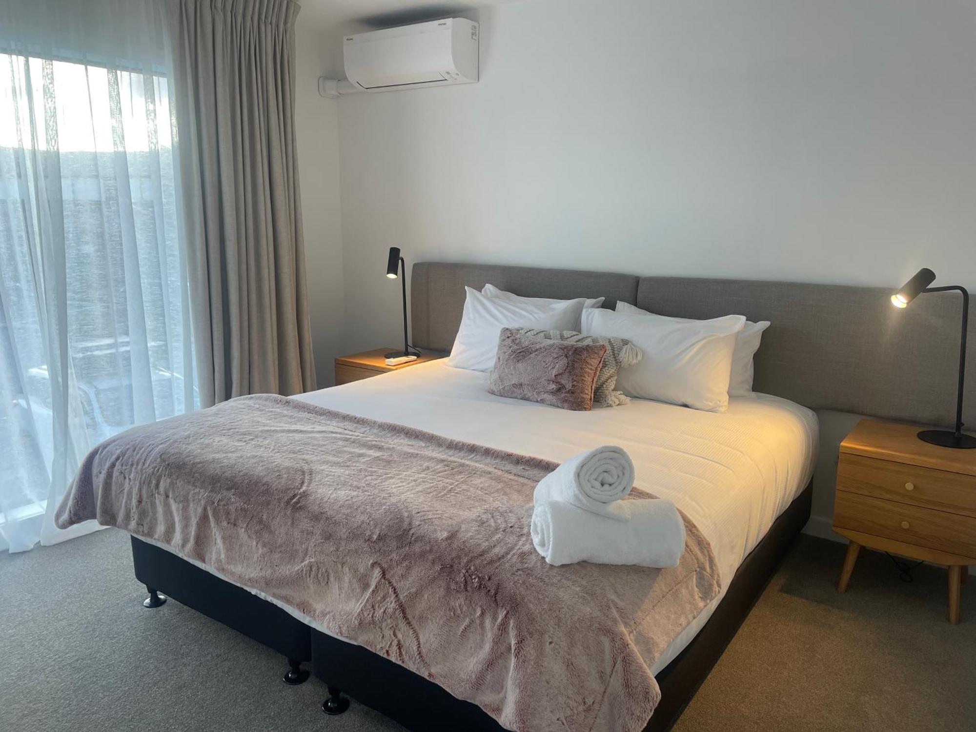 Alpine Junction Townhouse Apartments, Lodge & Hotel Wanaka Bagian luar foto