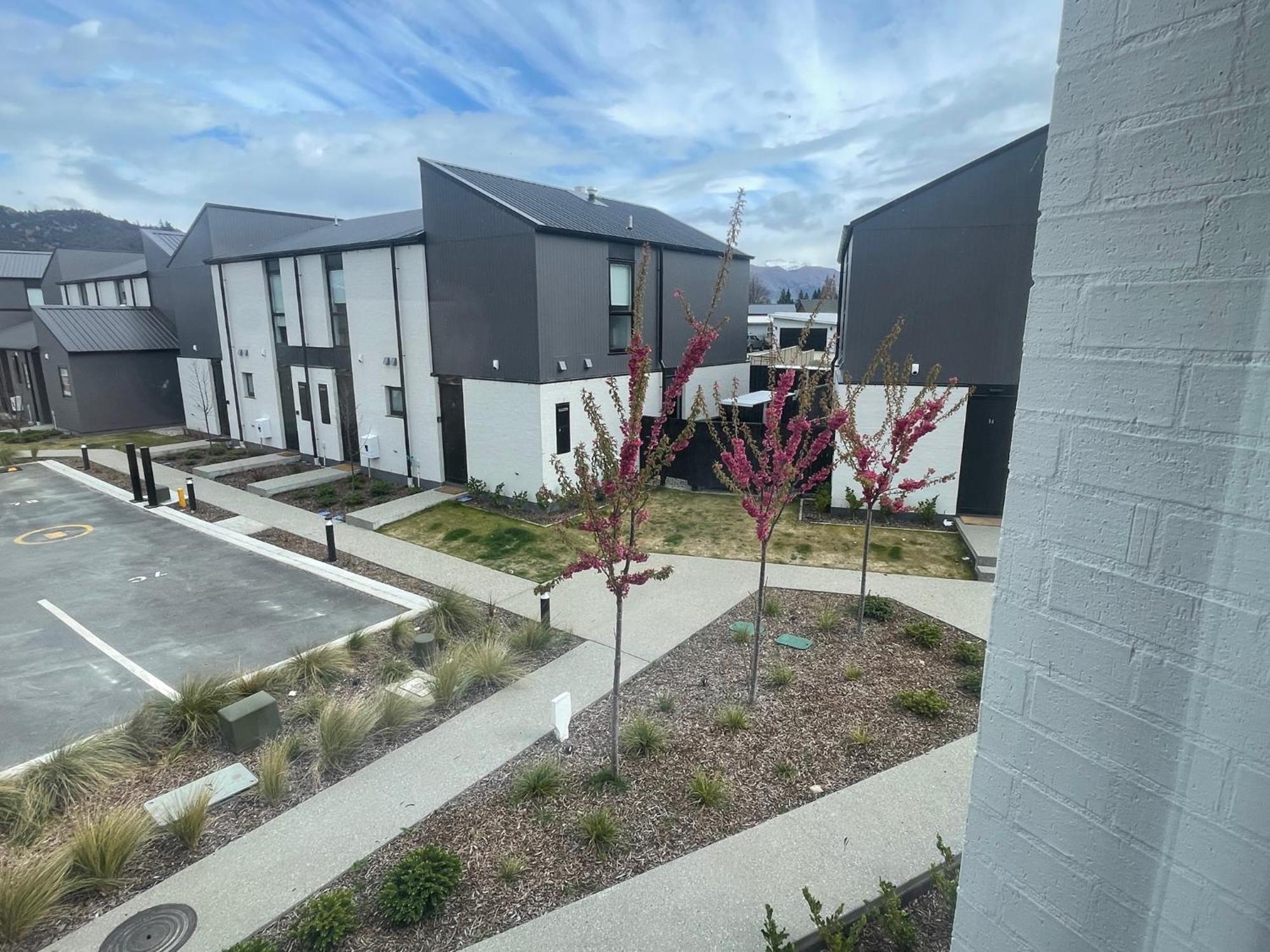 Alpine Junction Townhouse Apartments, Lodge & Hotel Wanaka Bagian luar foto