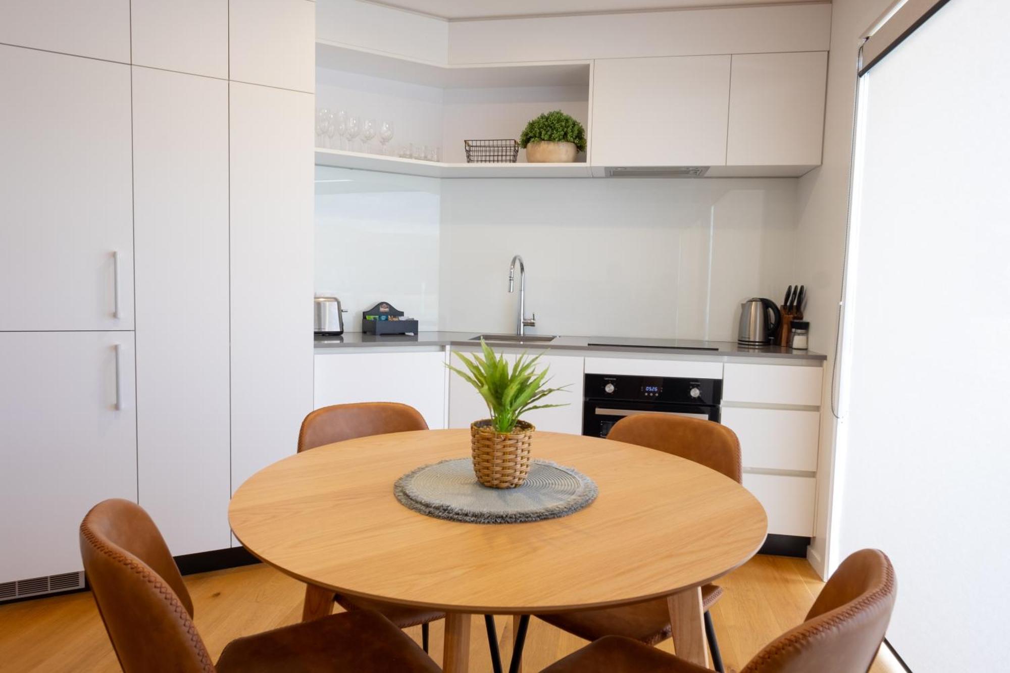 Alpine Junction Townhouse Apartments, Lodge & Hotel Wanaka Bagian luar foto