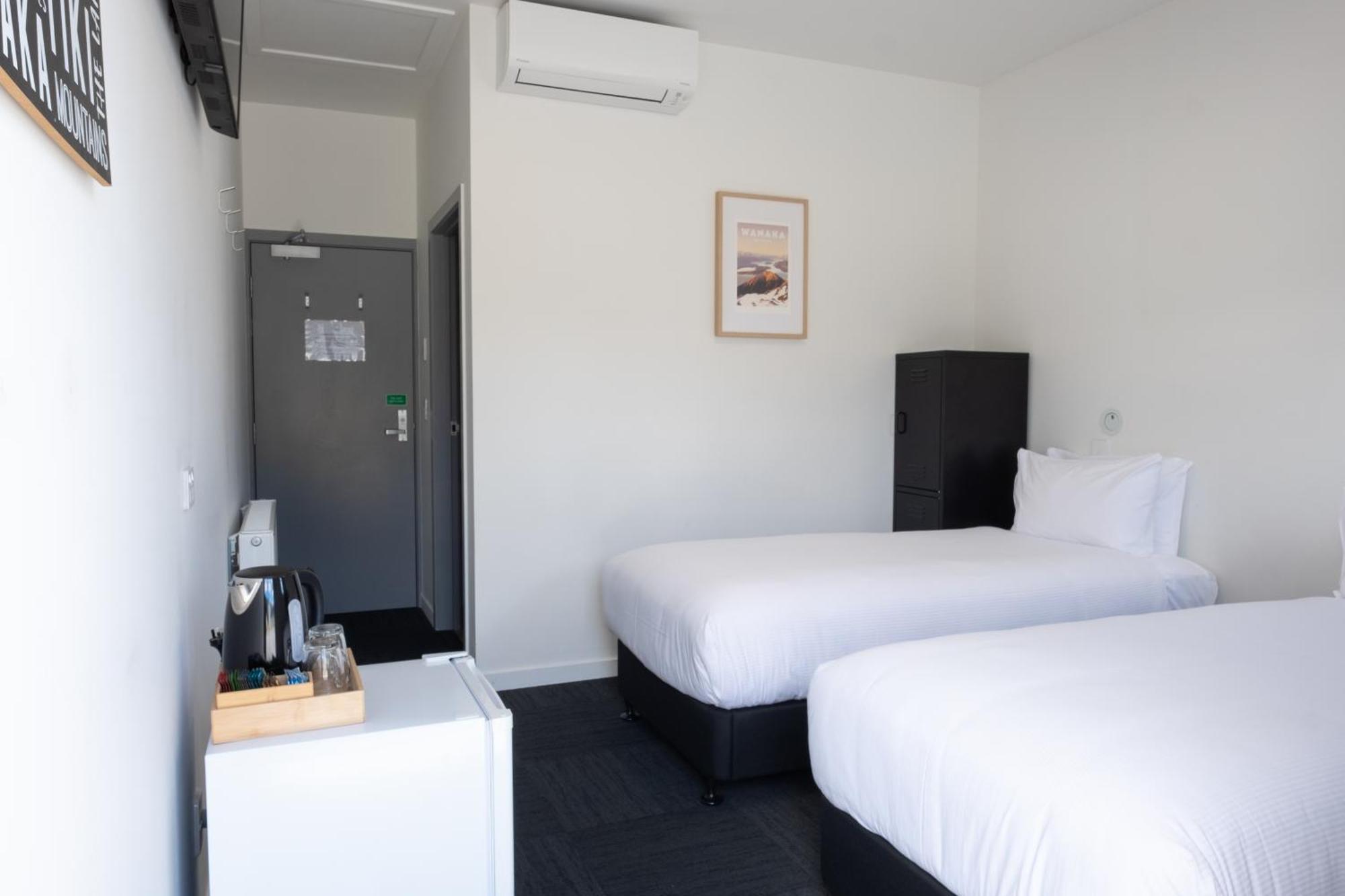 Alpine Junction Townhouse Apartments, Lodge & Hotel Wanaka Bagian luar foto