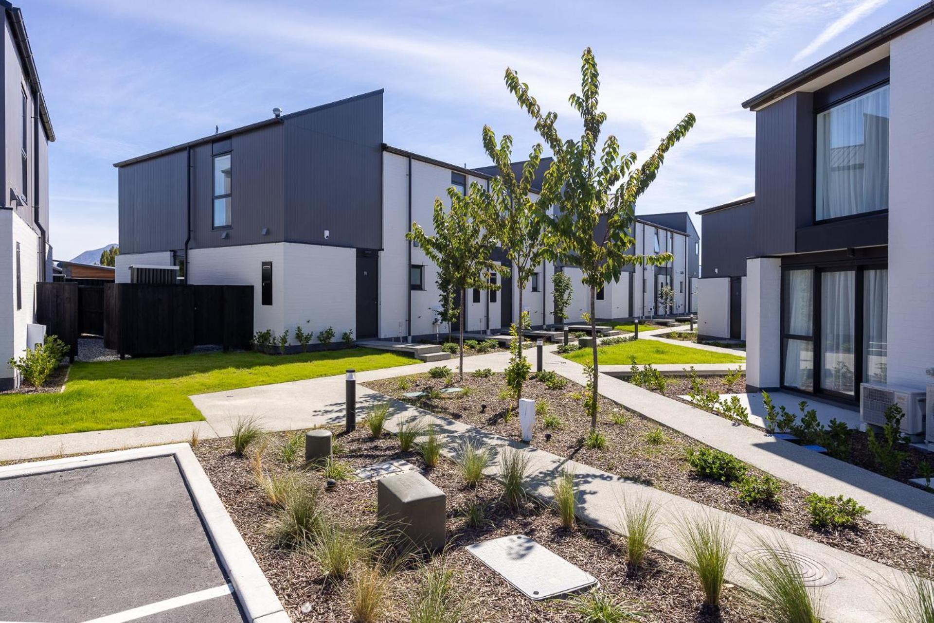 Alpine Junction Townhouse Apartments, Lodge & Hotel Wanaka Bagian luar foto